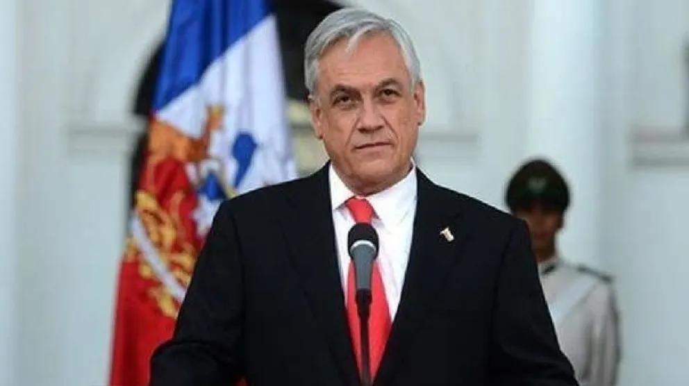 Piñera no renuncia y admite una posible reforma de la Constitución