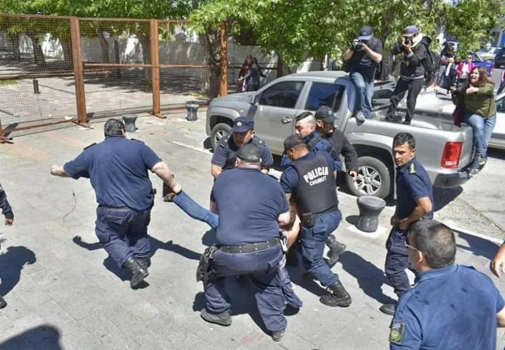 CGT Zona Atlántica repudia represión contra docentes de Chubut