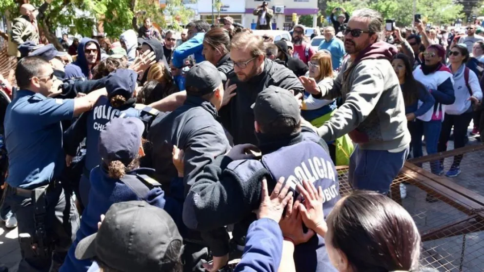 Chubut: conflicto docente y la renuncia del jefe de Gabinete