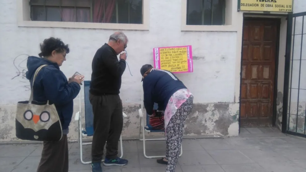 Pareja de jubilados realiza una huelga de hambre