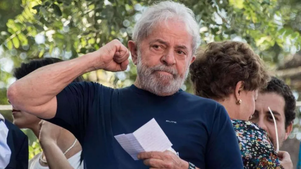 Lula sale de la carcel después de más de 500 días preso