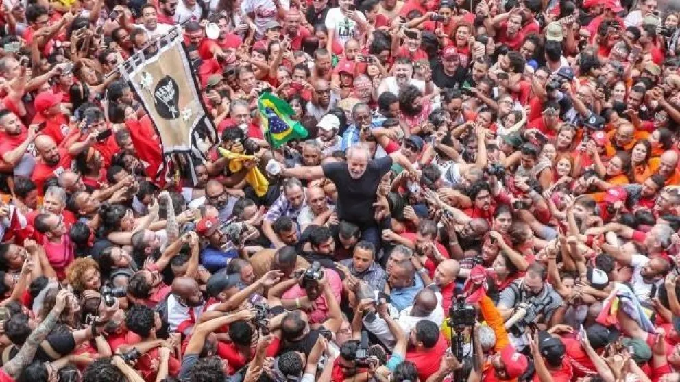 Lula: "Dudo que Bolsonaro duerma con la conciencia tranquila"
