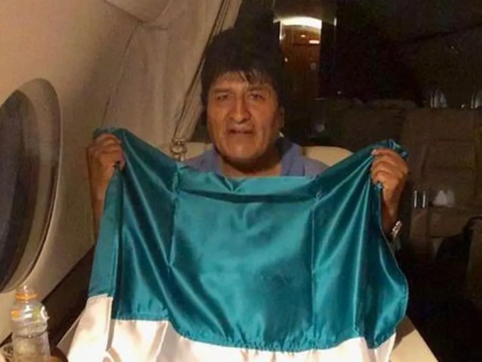 Evo Morales viajó a México: “Volveré con más fuerza”