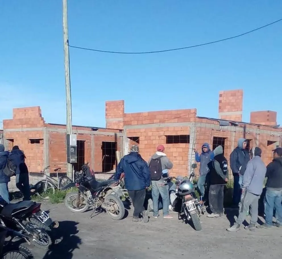 Principio de solución para las 53 Viviendas