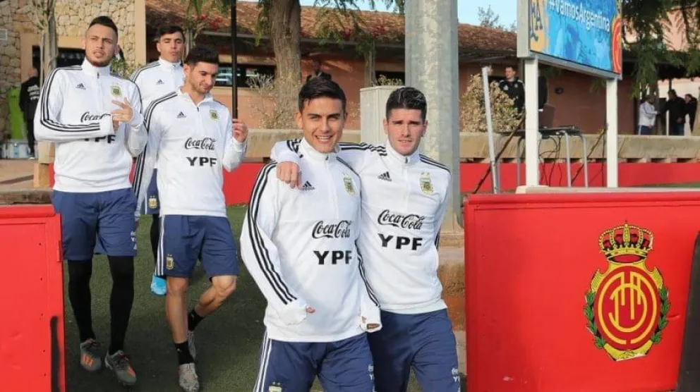 Scaloni comenzó a probar prensando en Brasil