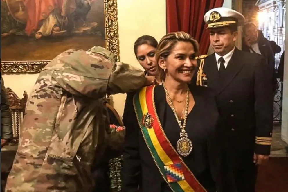 Añez se autoproclamó presidenta de Bolivia