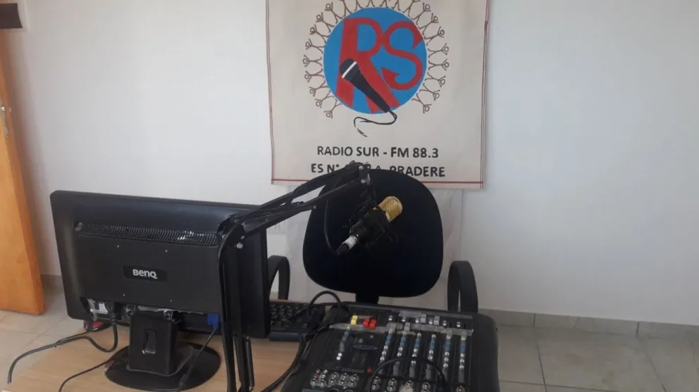 Se inauguró un aula para la radio escolar en Pradere