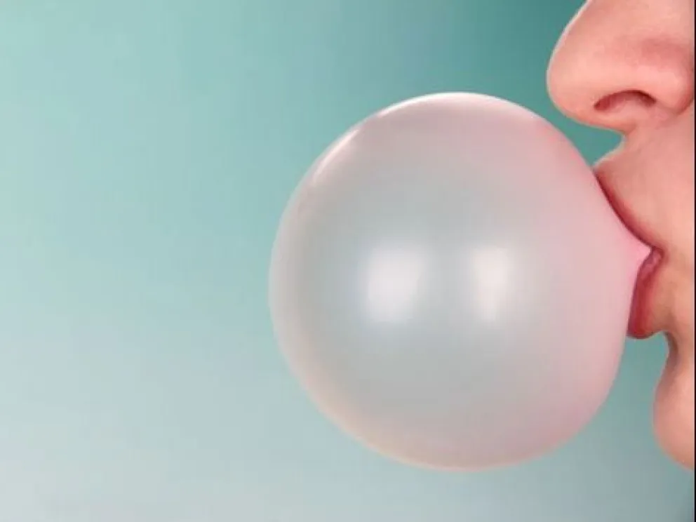 ¿Qué sucede en el cuerpo cuando comés chicle?