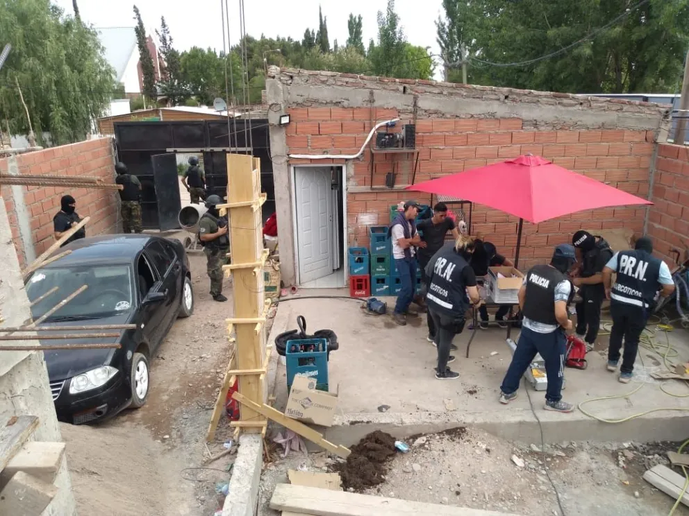 Allanaron un almacén usado para la venta de drogas