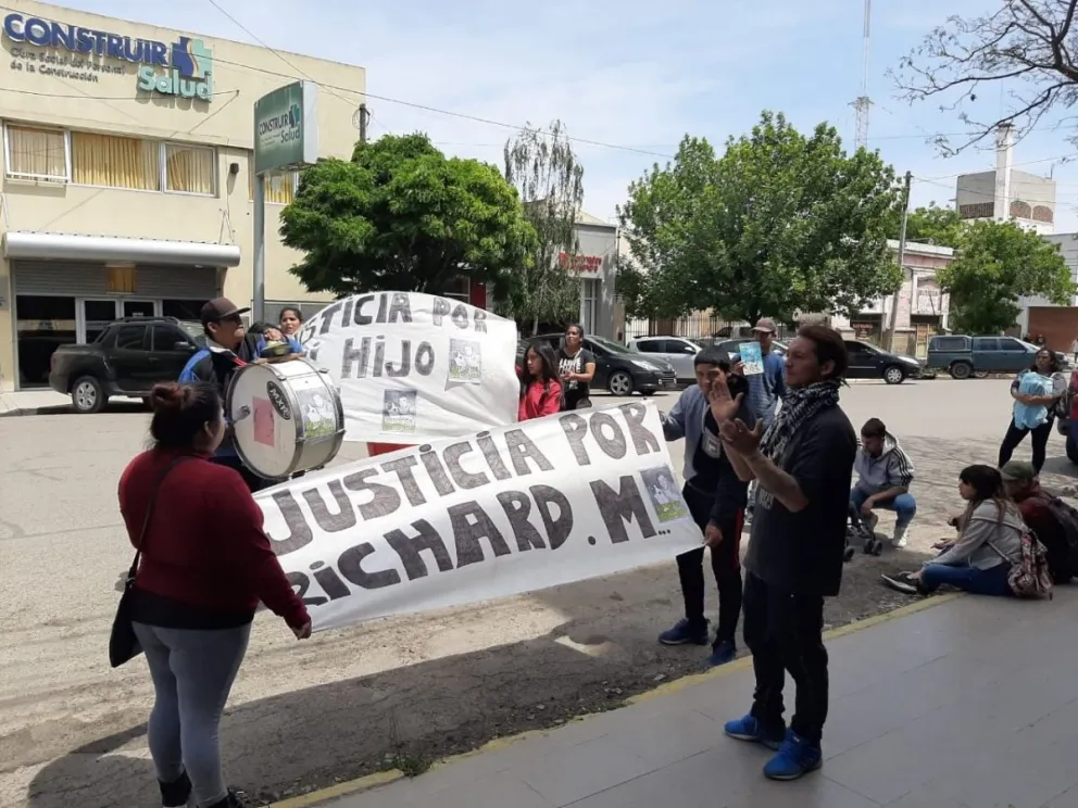 Protestas por una causa de asesinato en el barrio El Progreso