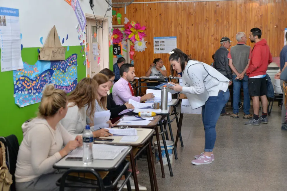 Este jueves les pagarán a las autoridades de mesa de Viedma