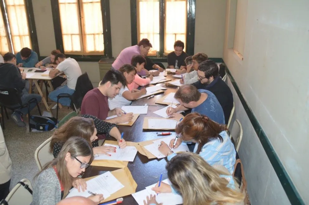 Más de 120 municipales de Viedma rindieron el pase a planta