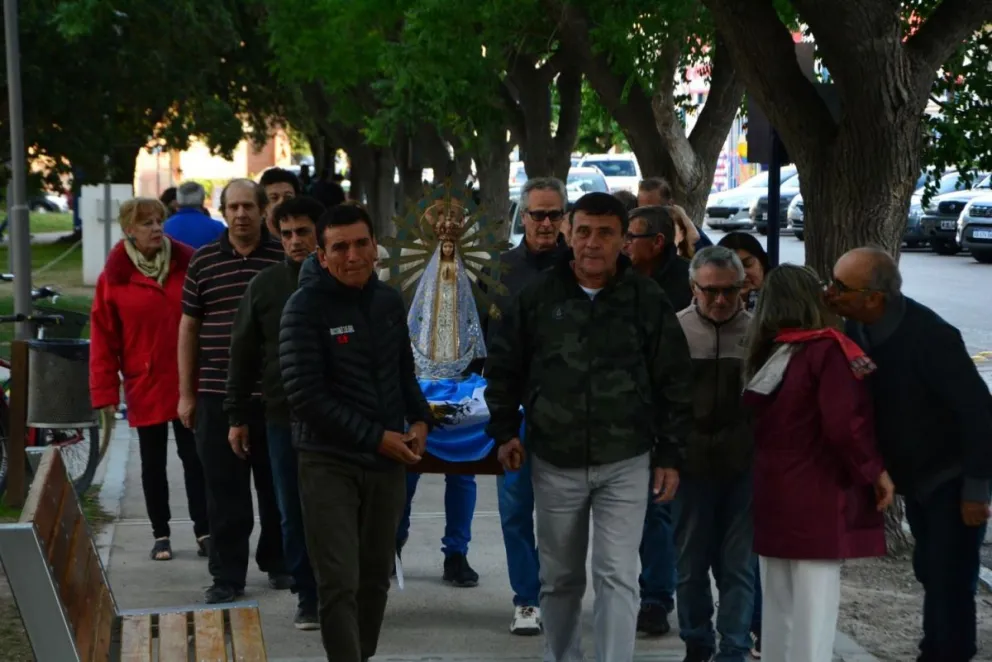 La Virgen que acompañó a los soldados en Malvinas pasó por Viedma