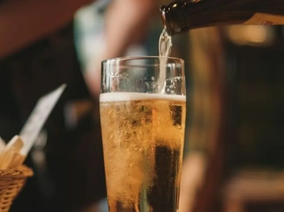 La Anmat prohíbe la comercialización de una cerveza