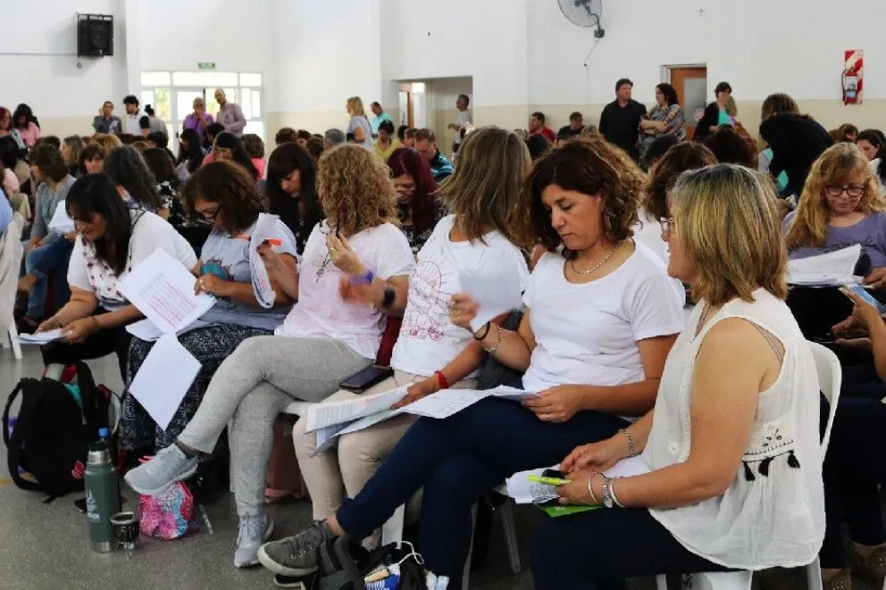 Para el gobierno el salario docente es de los mejores del país