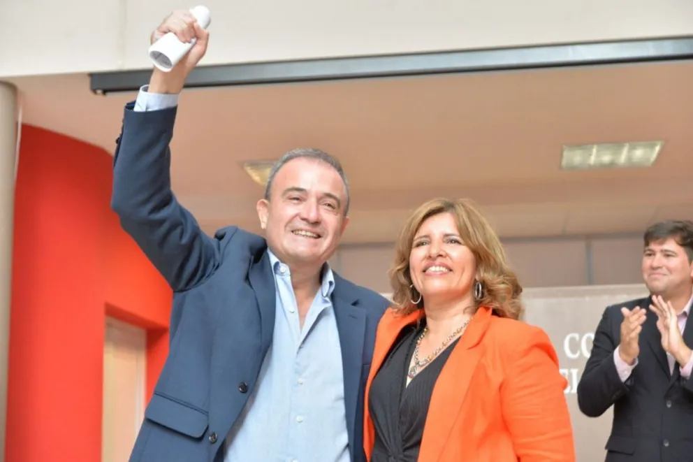 Fotos de la entrega de diplomas a las nuevas autoridades