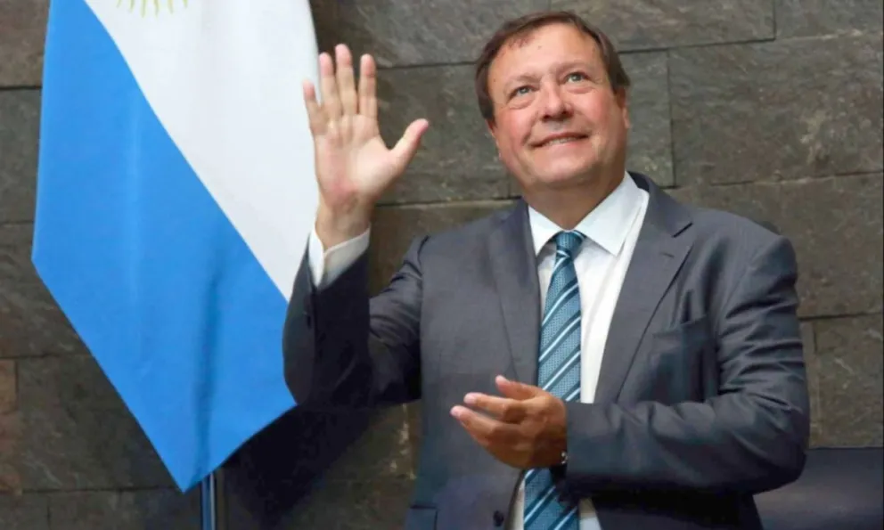 Weretilneck jura como senador
