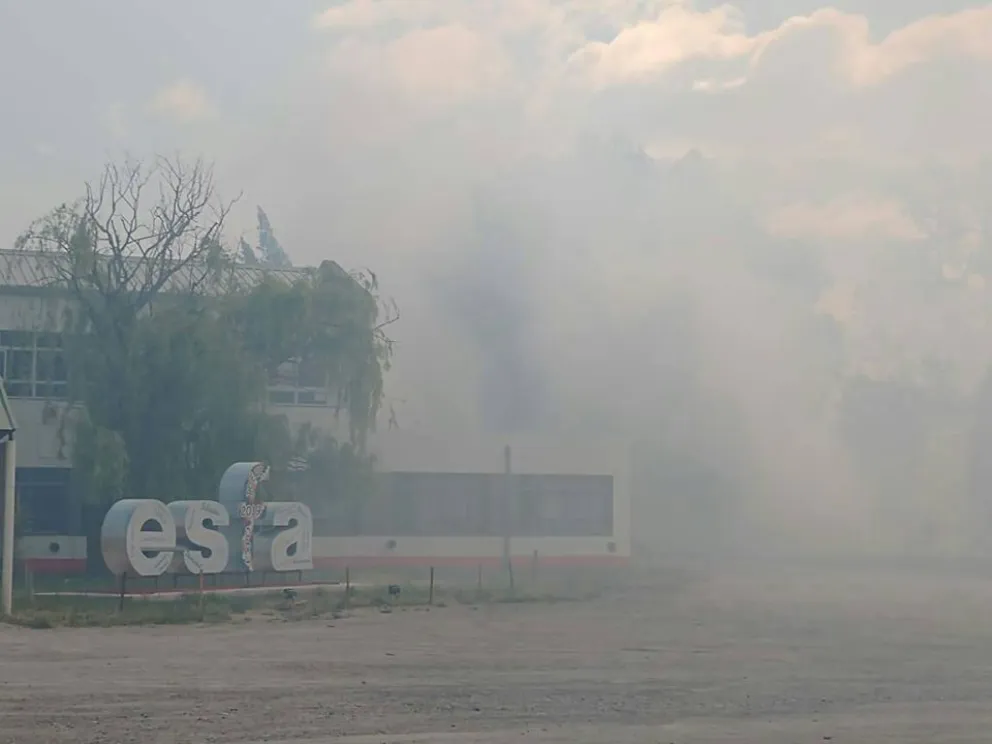 Susto en la ESFA por incendio forestal de grandes dimensiones