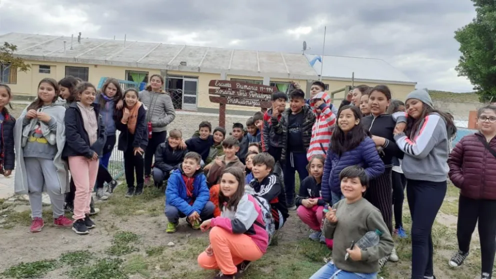 Alumnos de la Escuela 1 en intercambio escolar en Prahuaniyeu