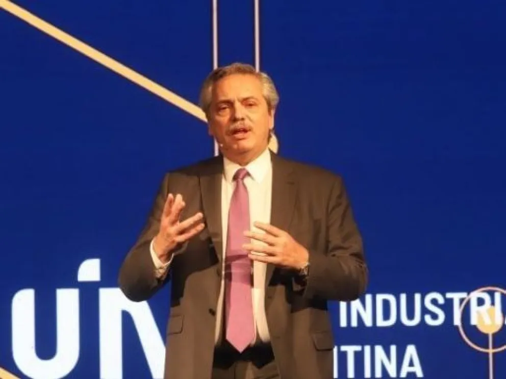 Fernández prometió reactivar la actividad industrial y el consumo