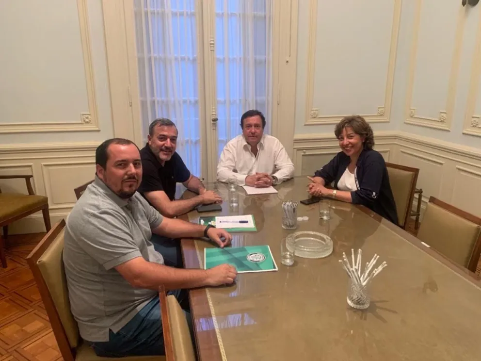 Carreras y Weretilneck se reunieron con representantes de ATE