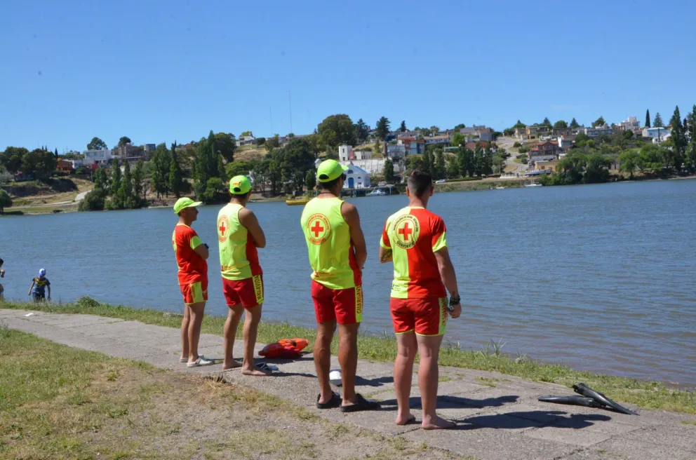 Comenzó el servicio de guardavidas en el río Negro y en el mar