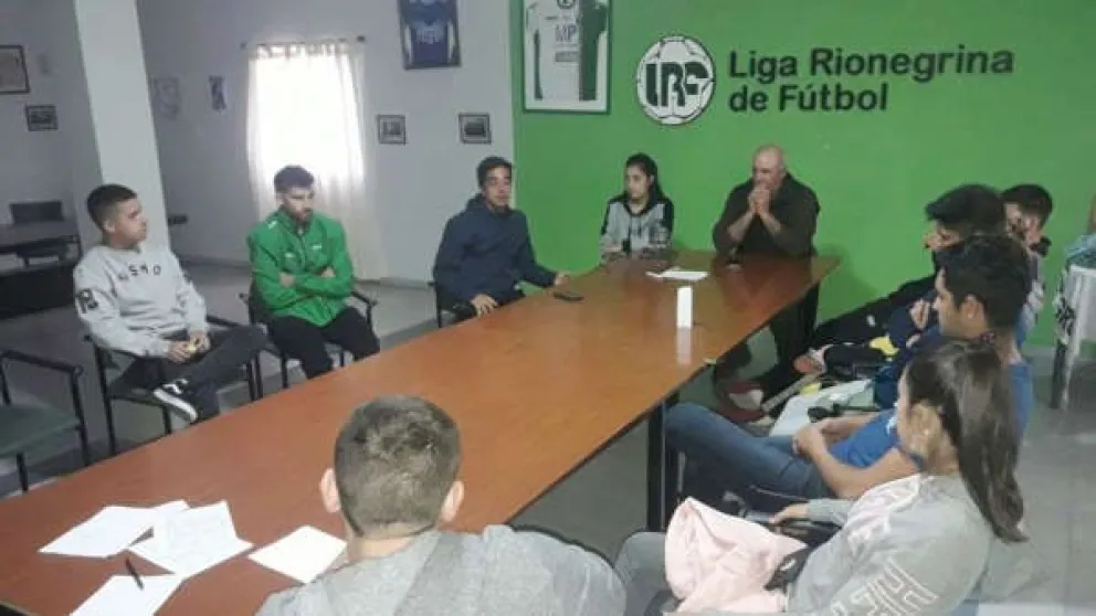 Avanzan en la promoción del fútbol playa