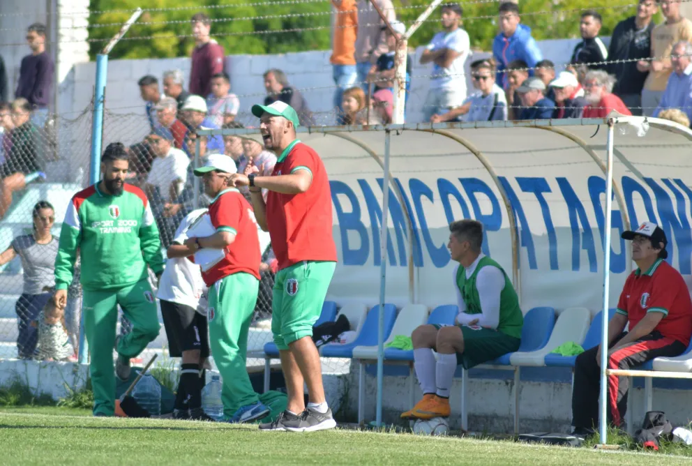 Vejar dejó de ser el entrenador del Deportivo Patagones