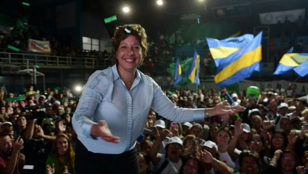 Arabela Carreras asume la gobernación de Río Negro