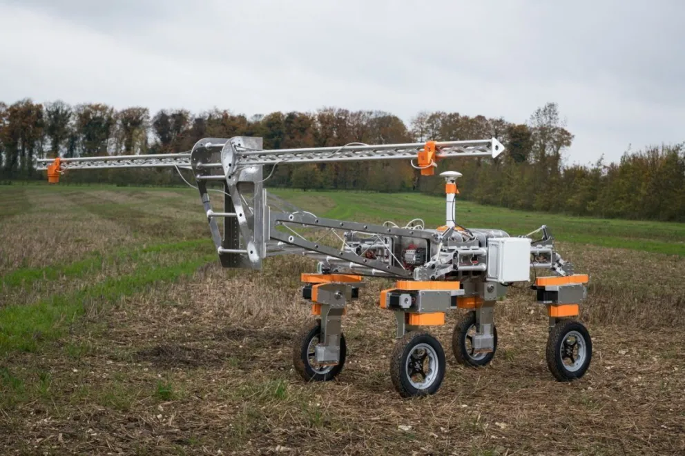 Crean robot que elimina maleza con rayos eléctricos