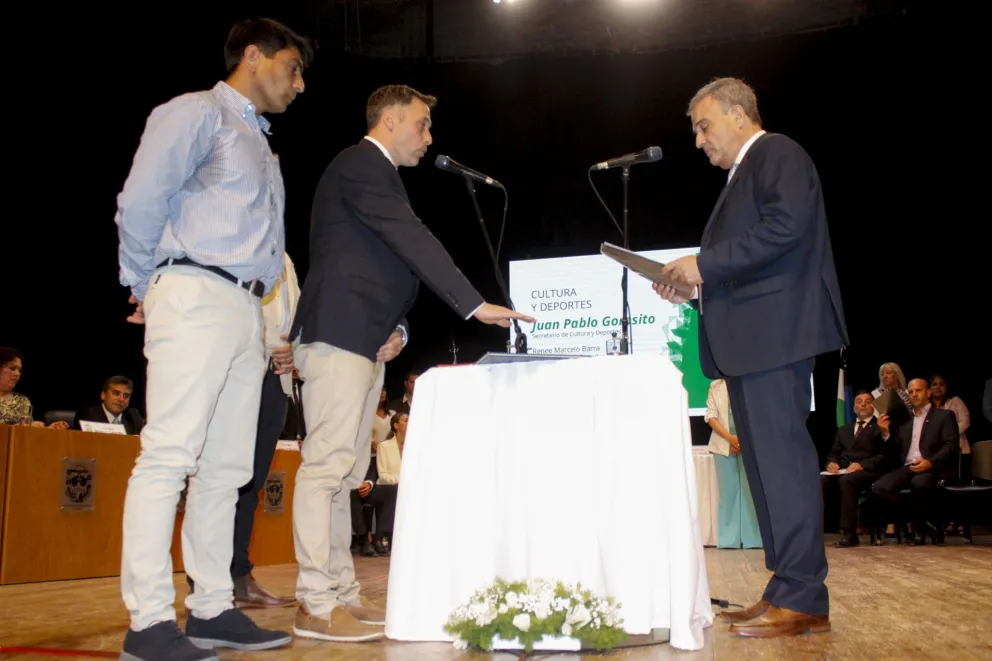 Juró el gabinete del flamante intendente
