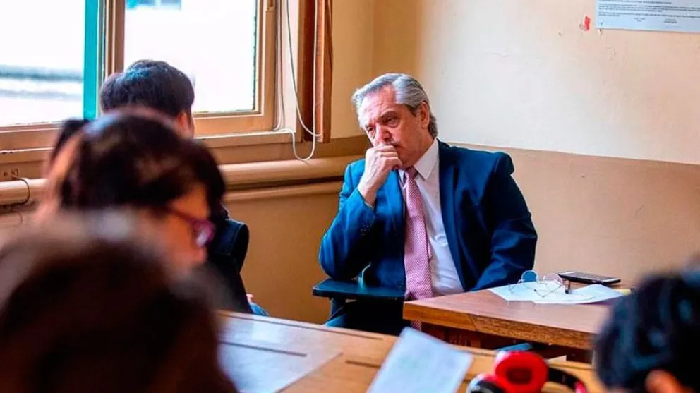Alberto Fernández fue a la Facultad de Derecho a tomar examen