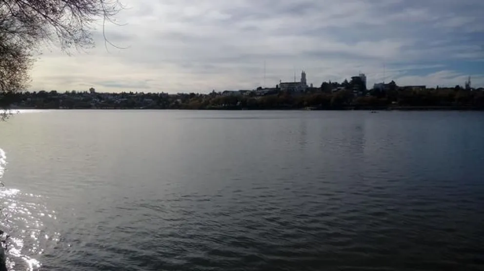 Según el DPA, el agua del río es apta para bañarse