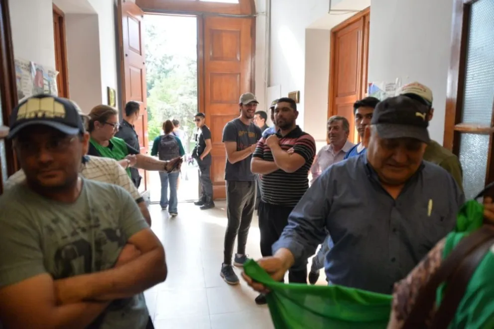 Protesta de trabajadores en el Palacio Municipal