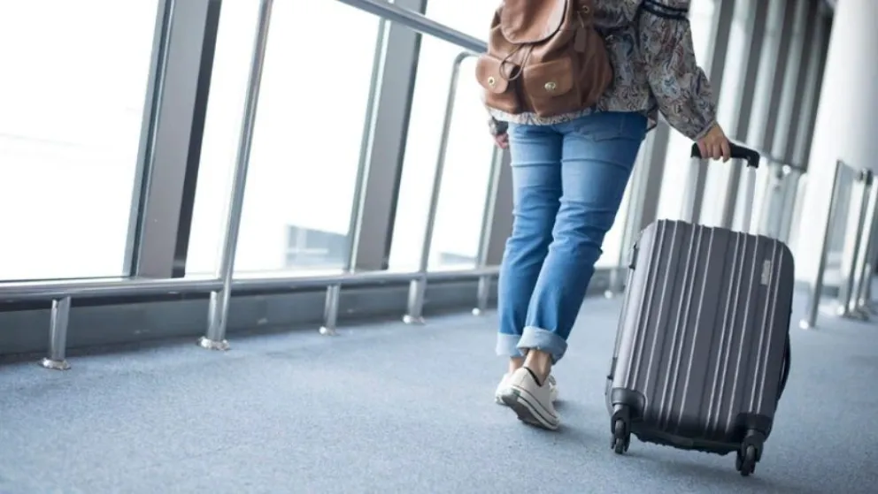 Incertidumbre en agencias de turismo por recargo del 30% al dólar