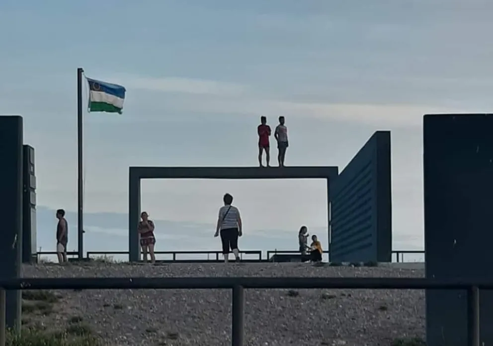 Nuevamente se burlaron del Memorial de Malvinas