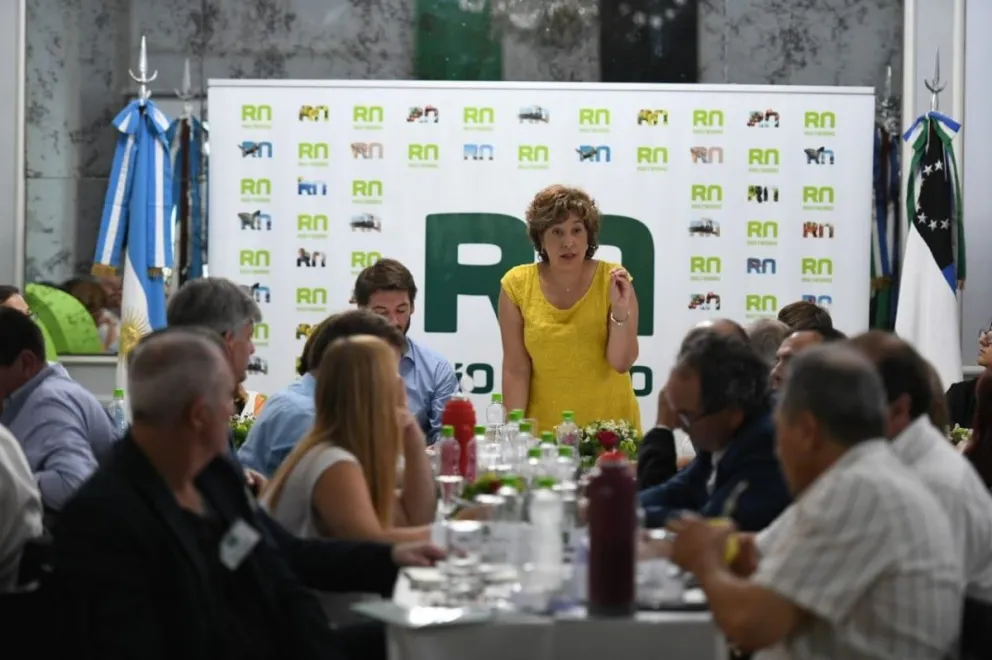 Arabela debate tareas comunes con los 39 intendentes rionegrinos