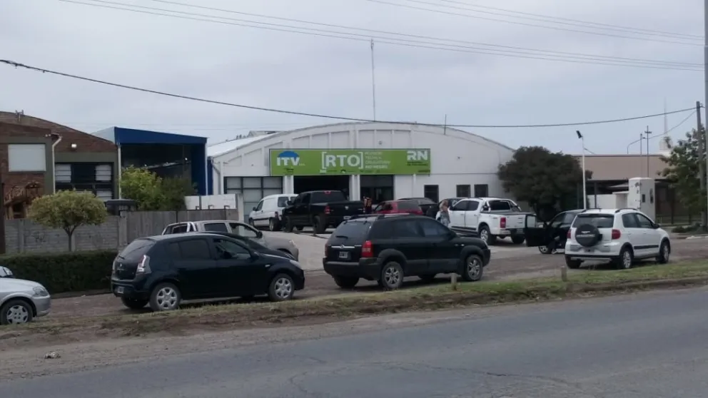 Larga cola para hacer la VTV en Viedma