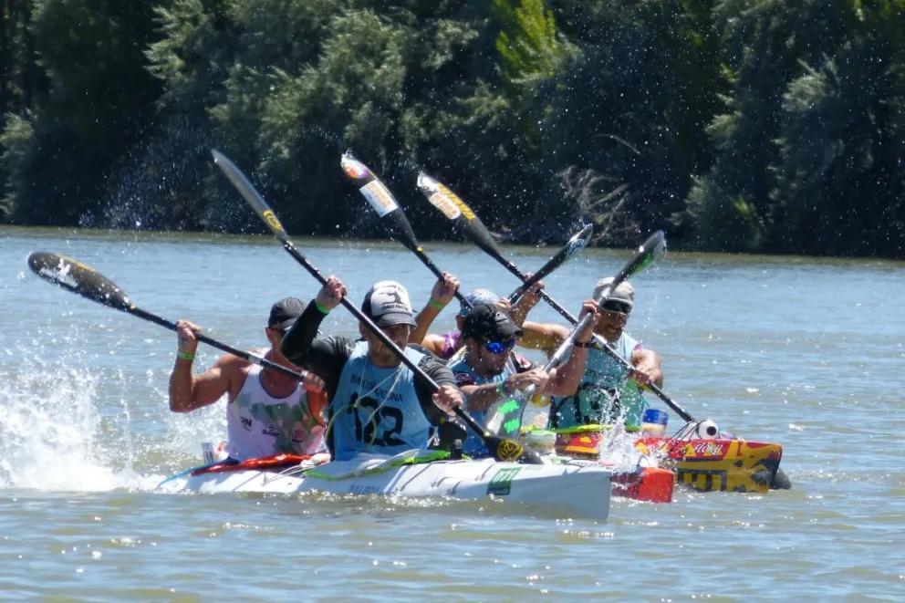 Nuevo récord de botes en la Regata del Río Negro