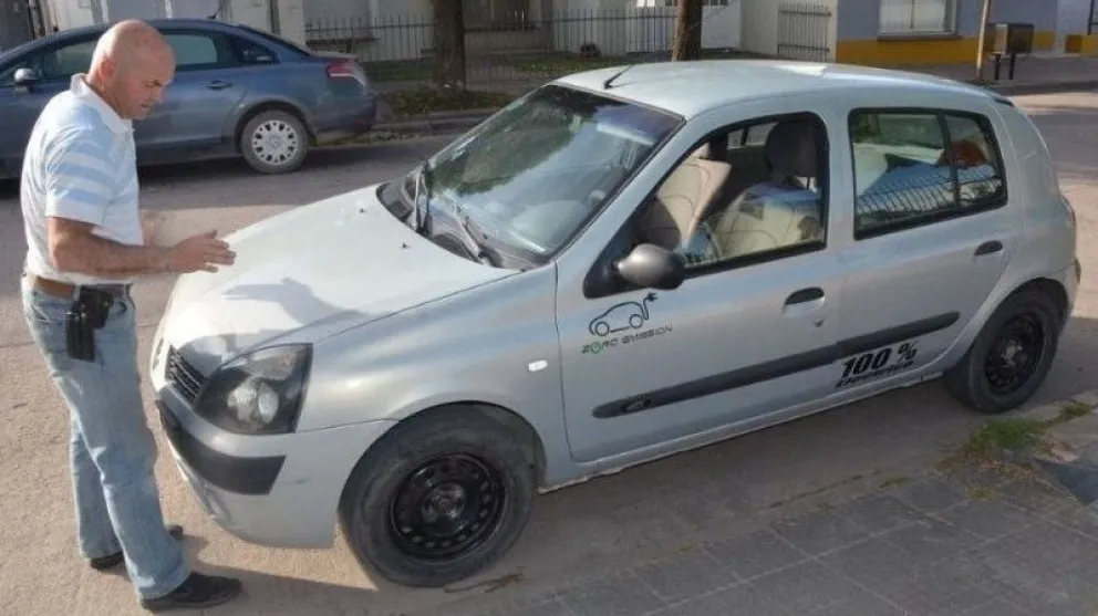 Compró un Renault Clio diésel y lo convirtió en un auto eléctrico