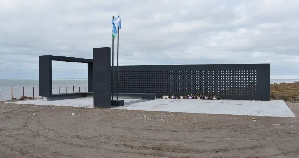 Homenajean al Gaucho Rivero en el Memorial Malvinas