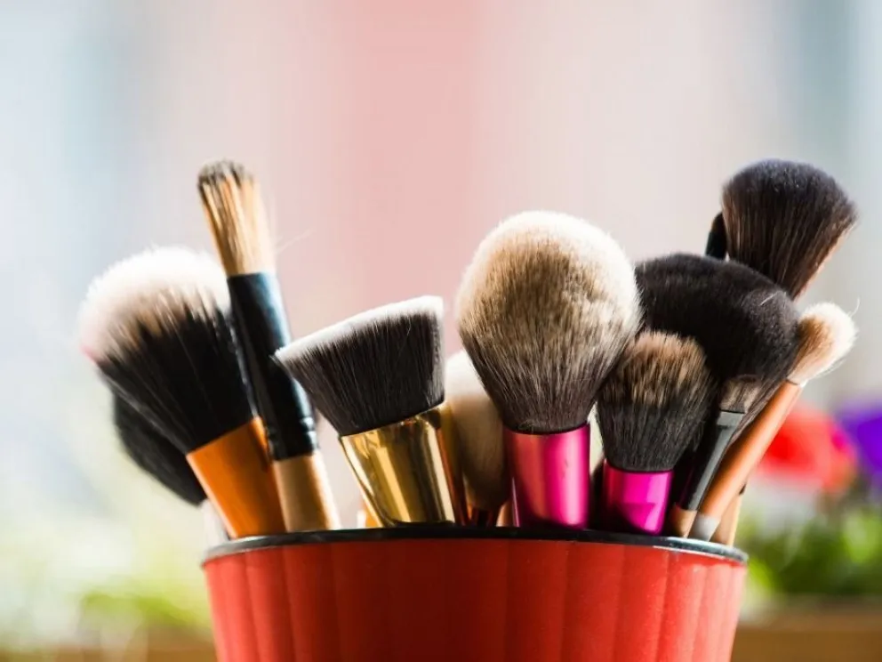 Aprendé a limpiar las brochas de maquillaje