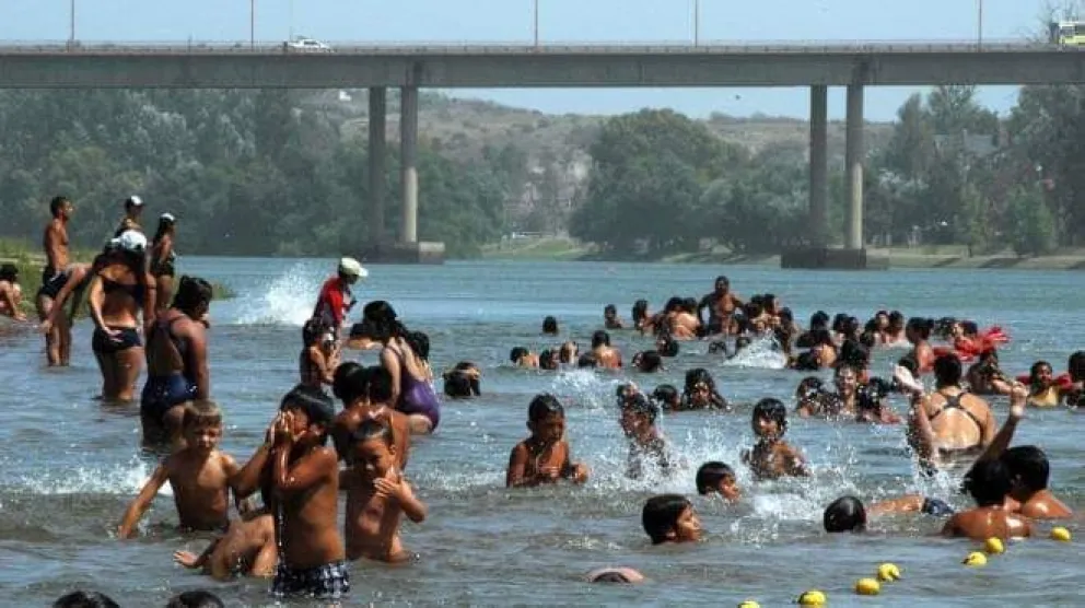 Habrá colectivos gratis para llevar a niños y niñas a la Colonia