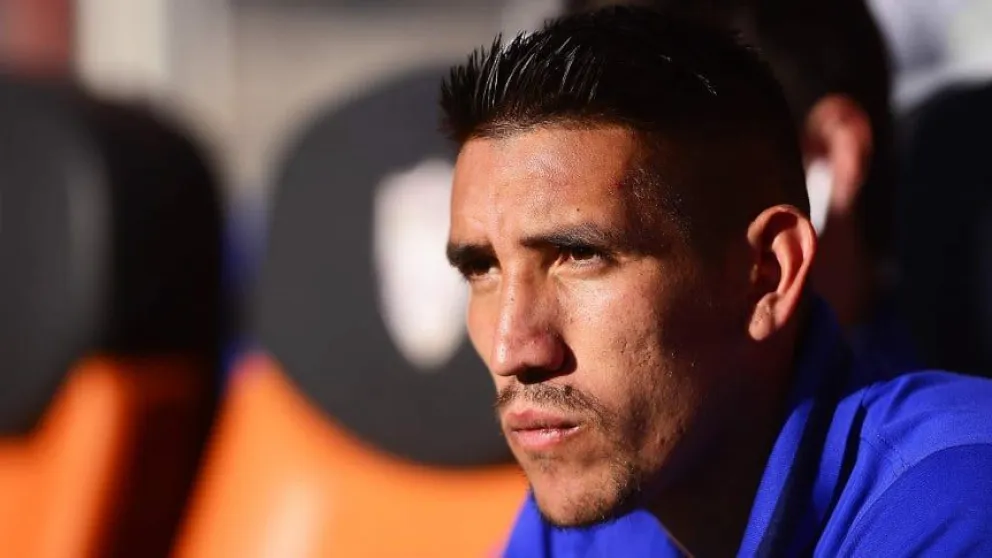 Centurión posó con la camiseta de Vélez