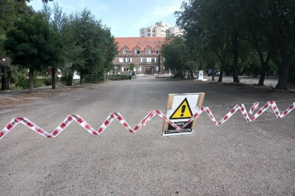 Comenzaron las obras para recuperar los jardines del Ministerio
