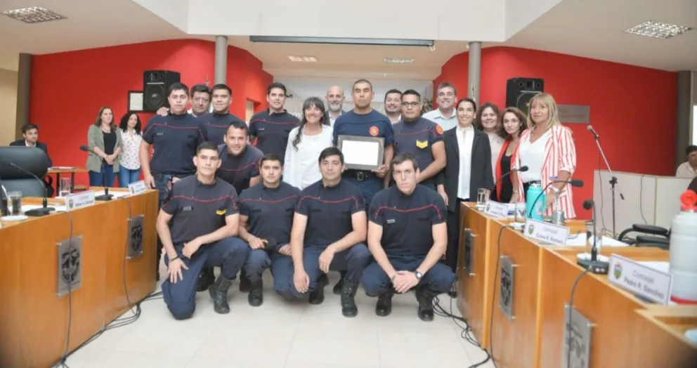Destacan labor de bomberos de Viedma que trabajaron en Las Grutas