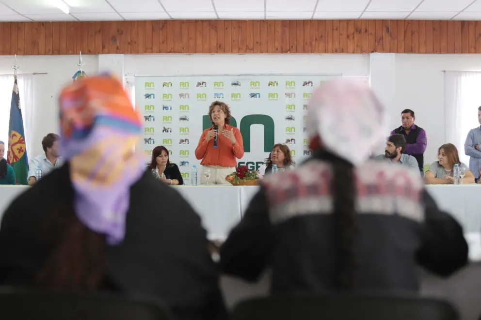 El Gobierno y comunidades originarias definieron una agenda 