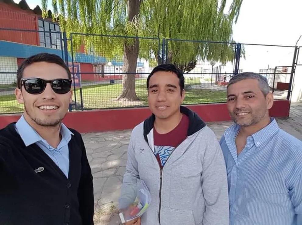 Villa sale adelante a paso firme