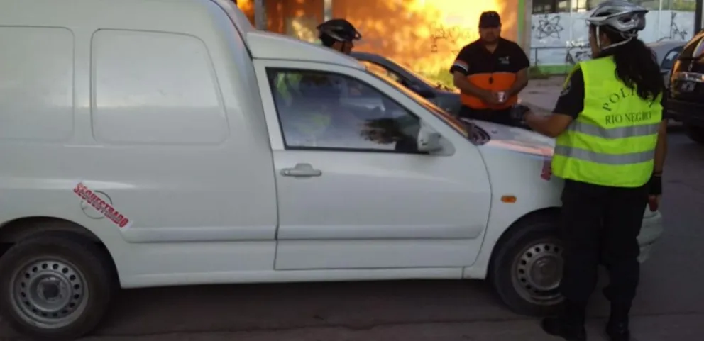 Secuestraron tres vehículos y clausuraron dos comercios en Viedma