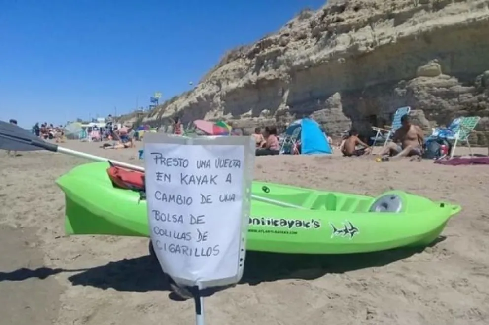Presta su kayak una vuelta a cambio de colillas de cigarillos